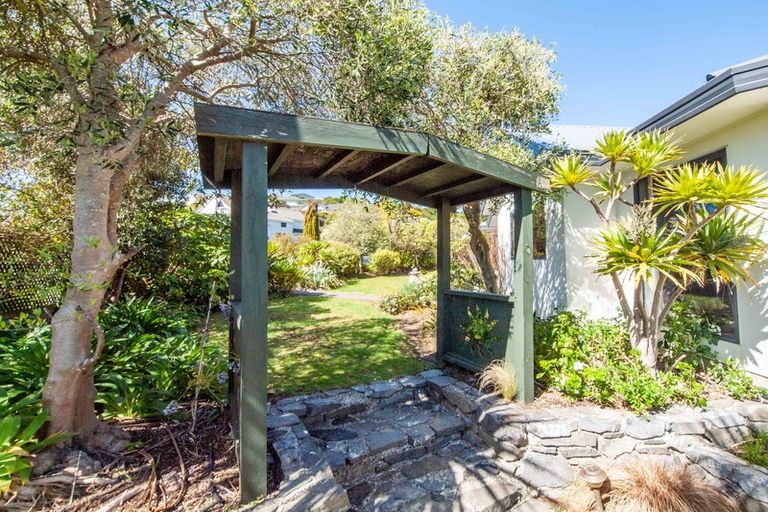 Photo of property in 2 Furlong Crescent, Churton Park, Wellington, 6037