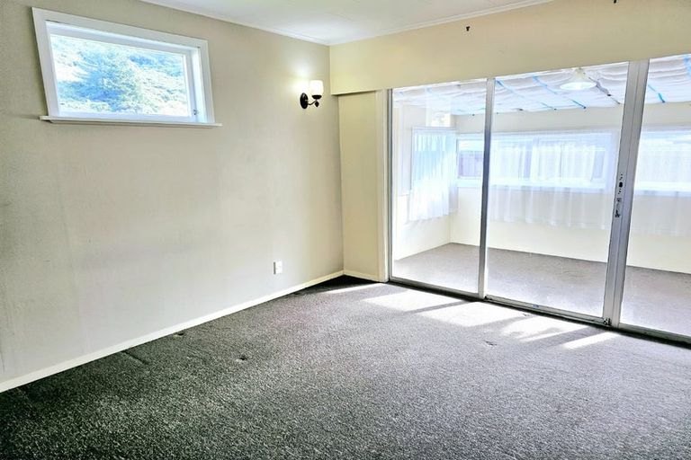 Photo of property in 179 Wainuiomata Road, Wainuiomata, Lower Hutt, 5014