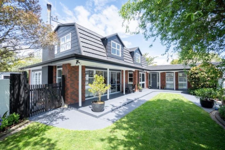 Photo of property in 9 Linmor Place, Terrace End, Palmerston North, 4410