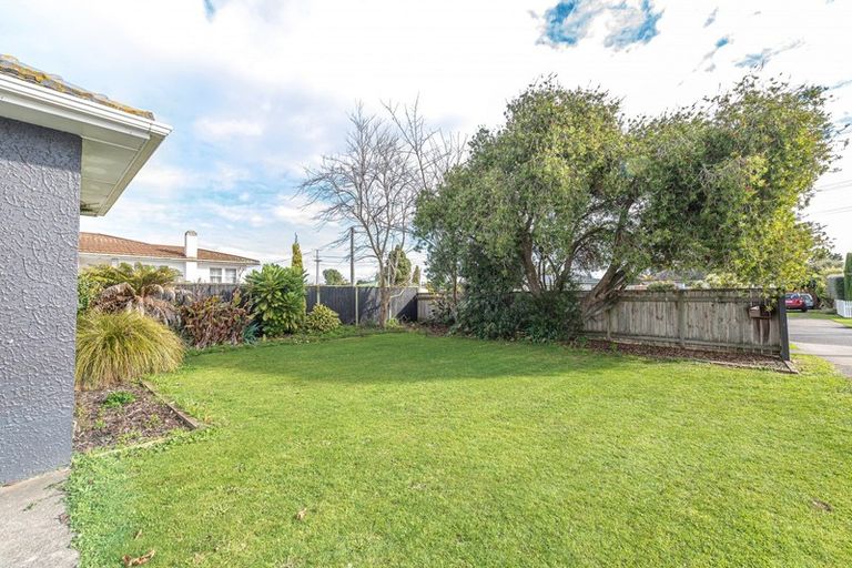Photo of property in 19 Selwyn Crescent, College Estate, Whanganui, 4500