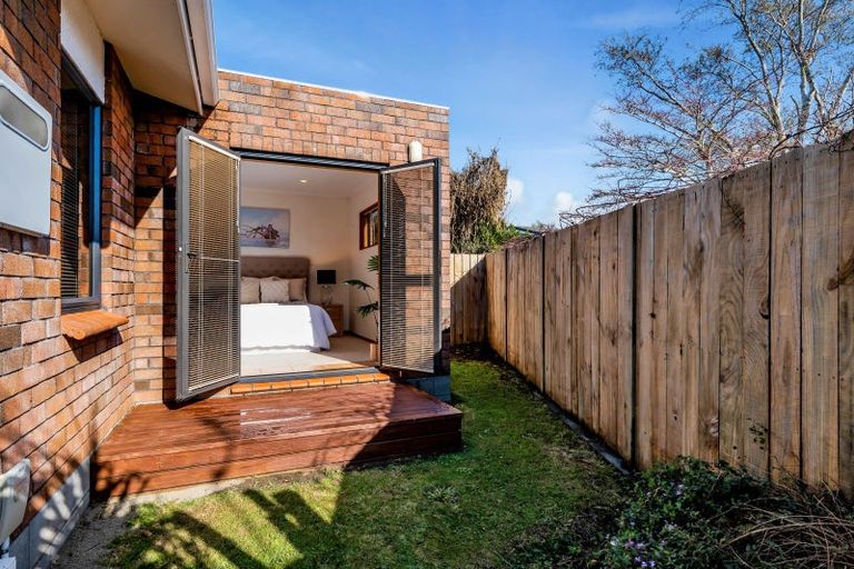 Photo of property in 8 Argyle Place, Highlands Park, New Plymouth, 4312