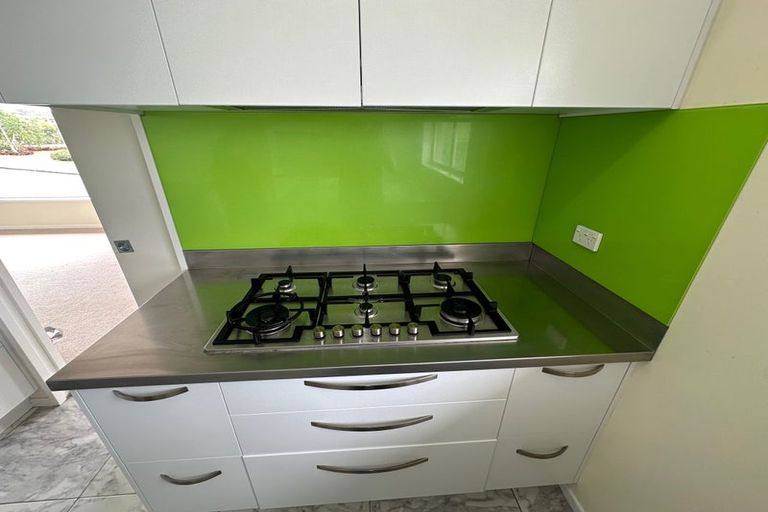 Photo of property in 37 Knightsbridge Drive, Forrest Hill, Auckland, 0620