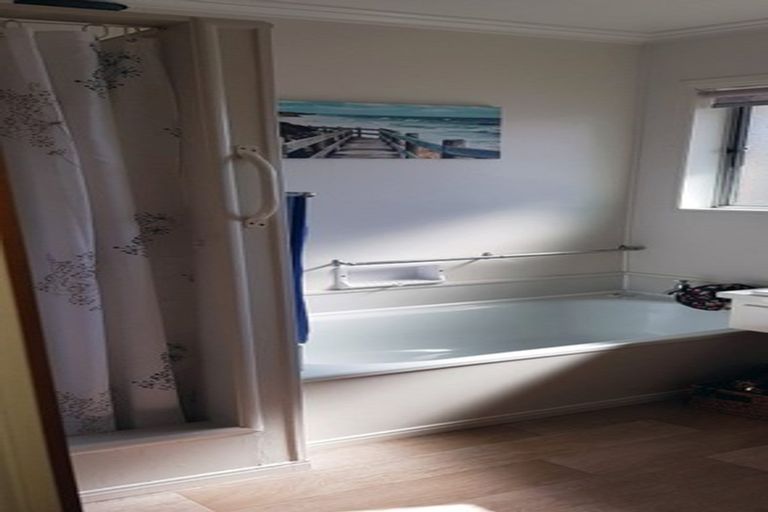 Photo of property in 2/11 Dowling Place, Pakuranga, Auckland, 2010