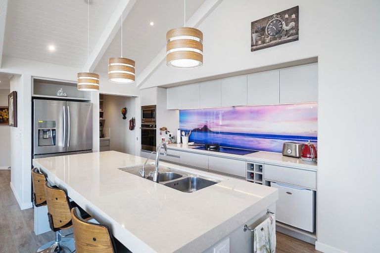 Photo of property in 16 Carpenter Lane, Silverdale, 0932