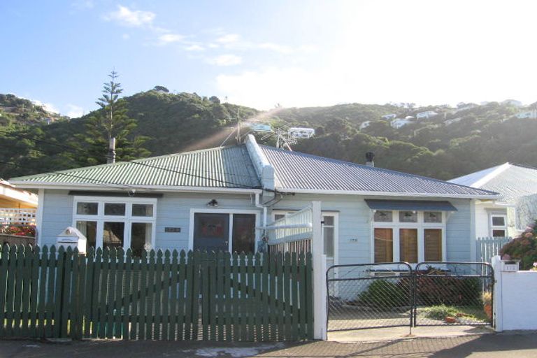 Photo of property in 172a Queens Drive, Lyall Bay, Wellington, 6022