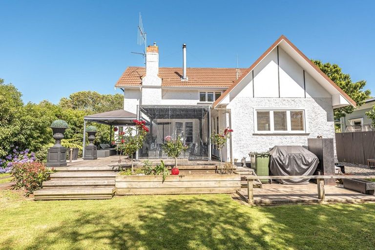 Photo of property in 12 Tarata Street, Saint Johns Hill, Whanganui, 4501