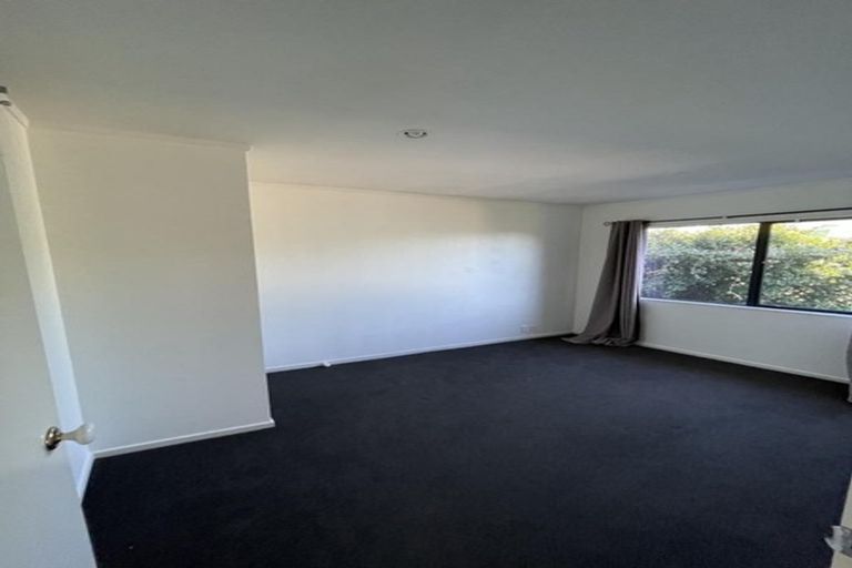 Photo of property in 5 Goldfinch Rise, Unsworth Heights, Auckland, 0632