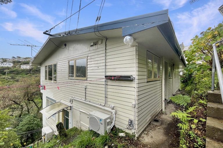 Photo of property in 24 Saint Michaels Crescent, Kelburn, Wellington, 6012