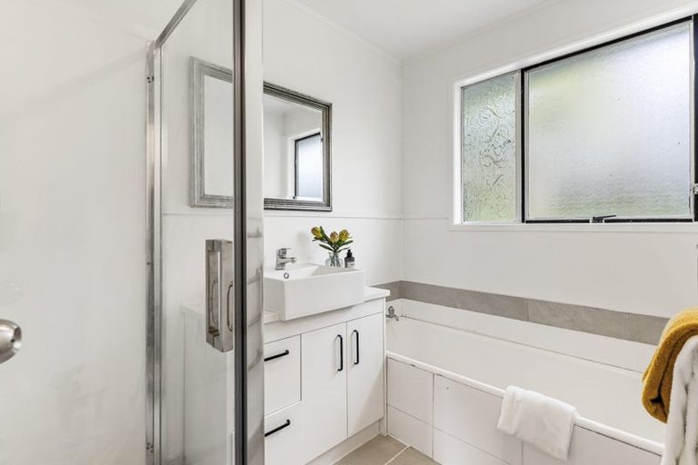 Photo of property in 1/13 Erica Road, Sunnynook, Auckland, 0620