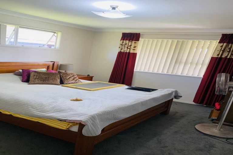 Photo of property in 12 Kirrama Place, Conifer Grove, Takanini, 2112