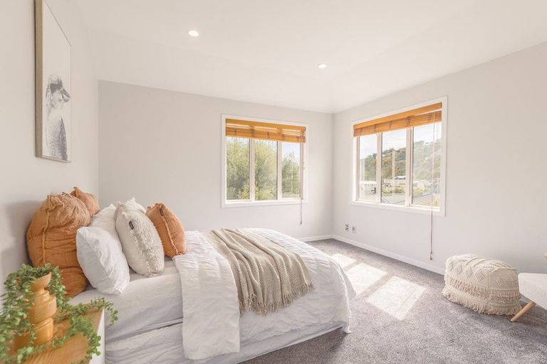 Photo of property in 16 Basil Place, Mount Pleasant, Christchurch, 8081