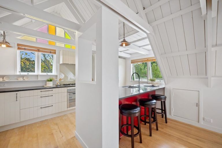 Photo of property in 194 Onewa Road, Birkenhead, Auckland, 0626