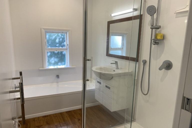 Photo of property in 14 Te Pari Pari Road, Pukerua Bay, 5026