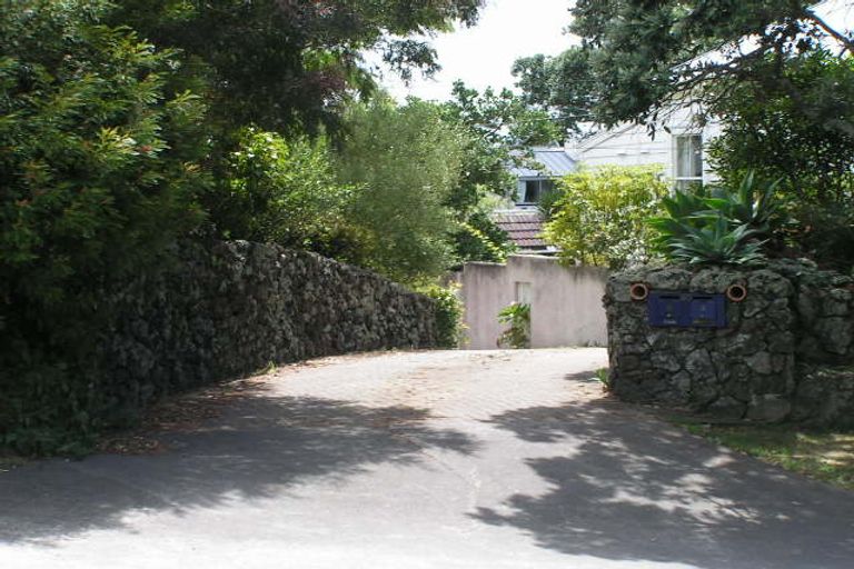 Photo of property in 1/30 Hauraki Road, Hauraki, Auckland, 0622