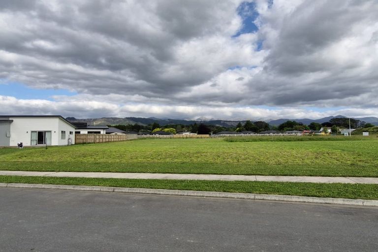 Photo of property in 13 Magnolia Place, Levin, 5510