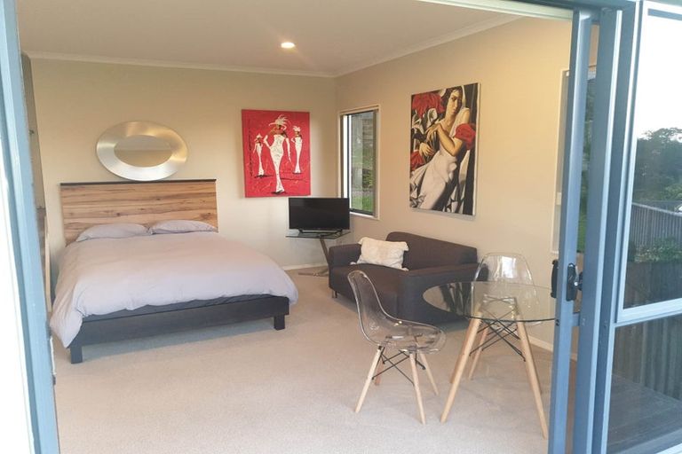 Photo of property in 89g Island Bay Road, Beach Haven, Auckland, 0626