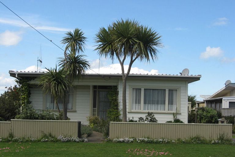 Photo of property in 34 Miro Street, Castlecliff, Whanganui, 4501