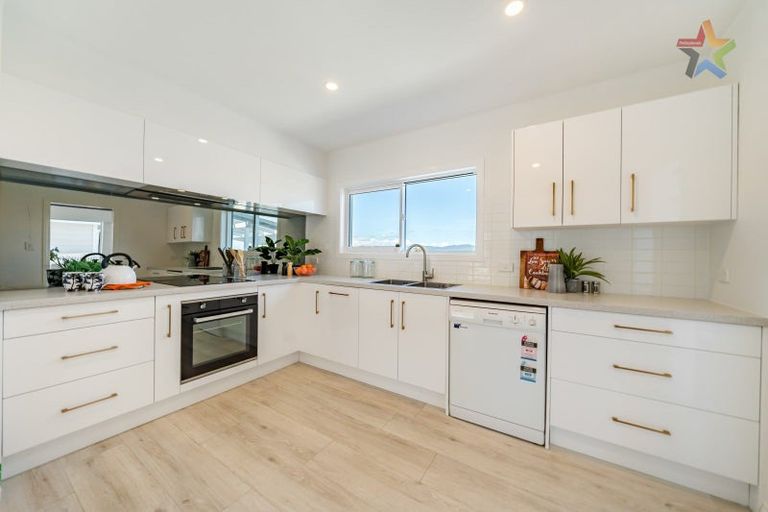 Photo of property in 35 Acacia Avenue, Maungaraki, Lower Hutt, 5010