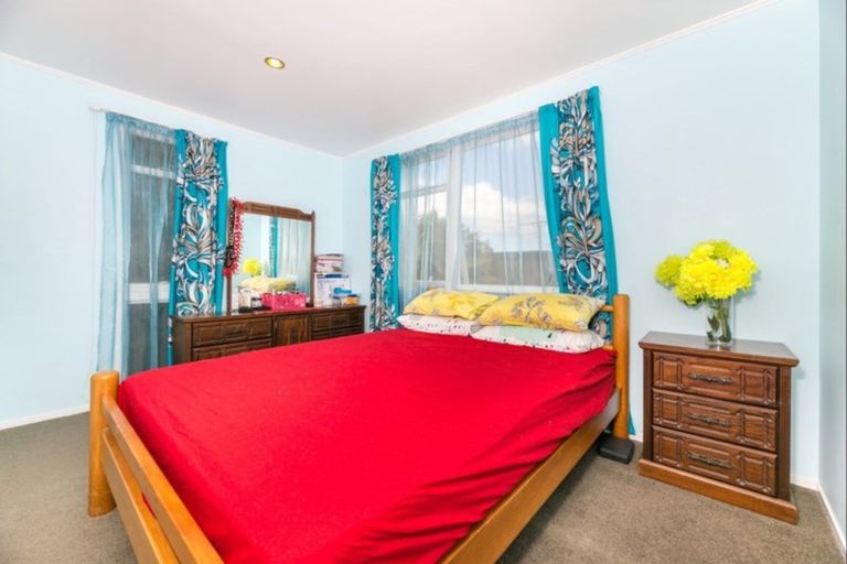 Photo of property in 61 Oreil Avenue, West Harbour, Auckland, 0618