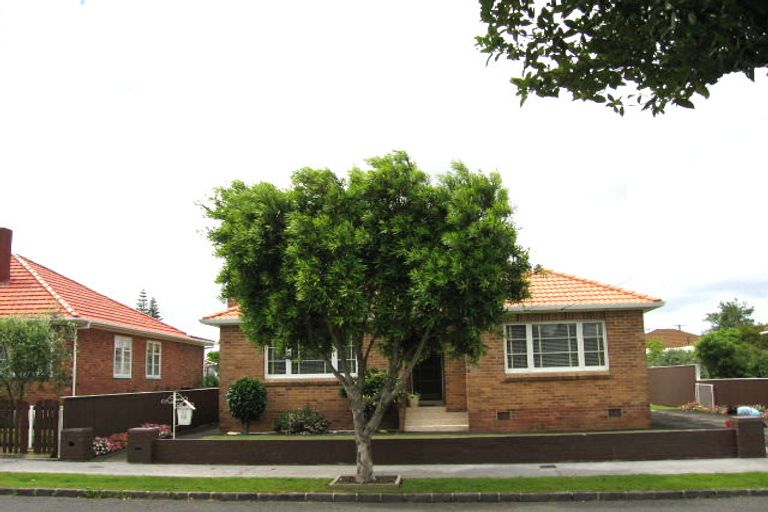 Photo of property in 12 Humariri Street, Point Chevalier, Auckland, 1022