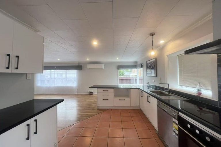 Photo of property in 60 Peer Street, Upper Riccarton, Christchurch, 8041