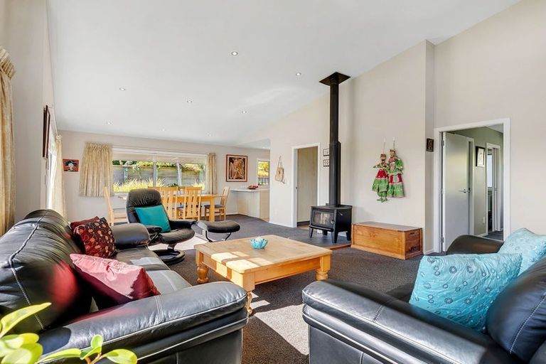 Photo of property in 7 View Road, Titahi Bay, Porirua, 5022
