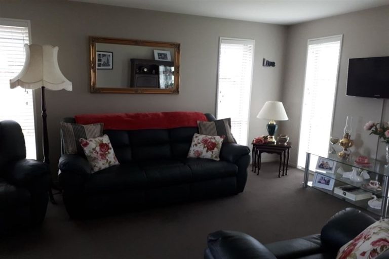 Photo of property in 13 Maple Place, Rangiora, 7400
