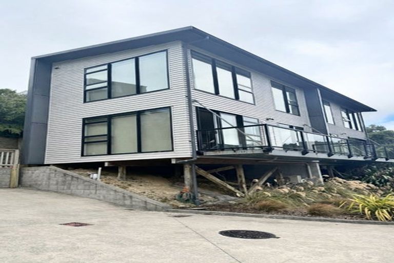 Photo of property in 5 Ara Patukawenga, Tawa, Wellington, 5028