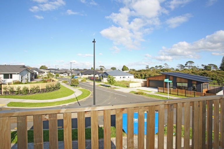 Photo of property in 16 Tahuna Minhinnick Drive, Glenbrook, 2681