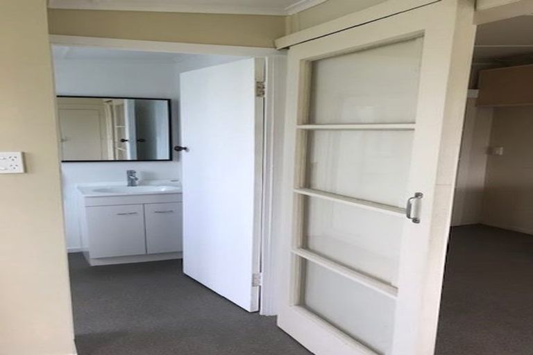 Photo of property in 77 Bartholomew Road, Levin, 5510