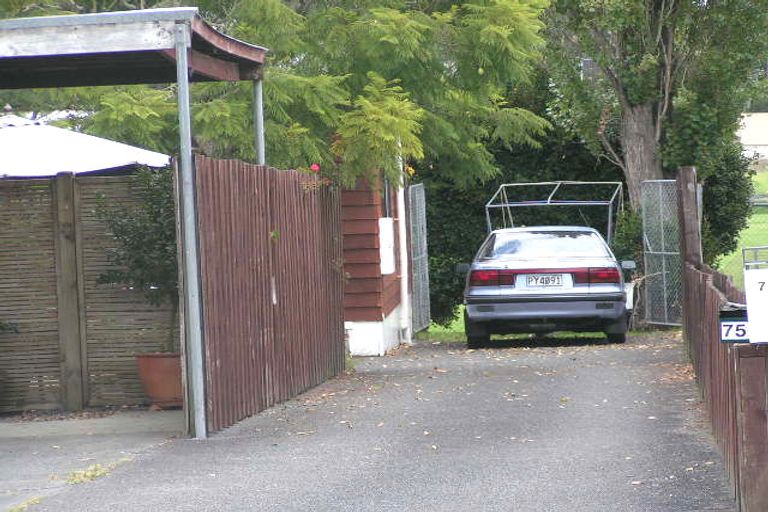 Photo of property in 2/75 Bond Crescent, Forrest Hill, Auckland, 0620