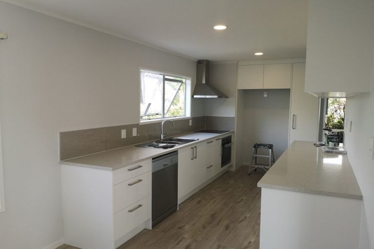 Photo of property in 73 Triangle Road, Massey, Auckland, 0614