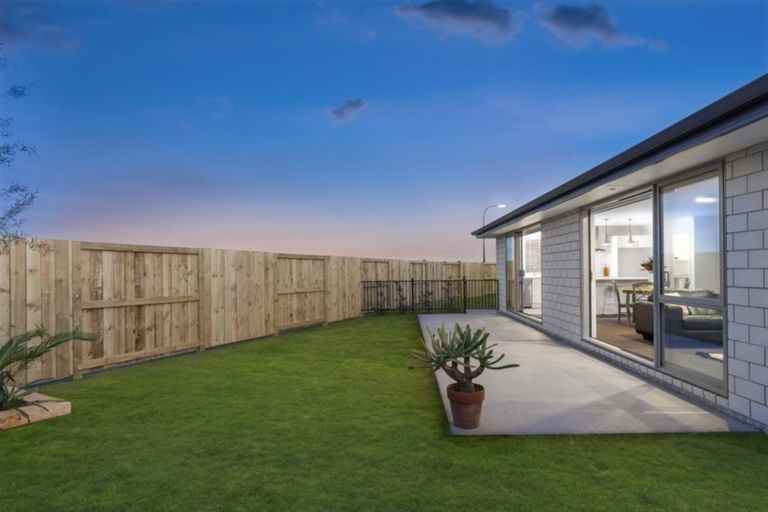 Photo of property in 17 Monaro Place, Papamoa, 3118