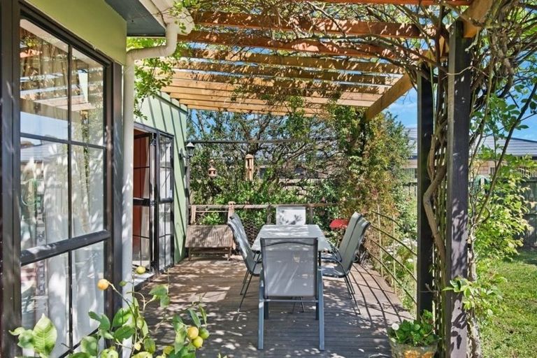 Photo of property in 270 Wainoni Road, Aranui, Christchurch, 8061