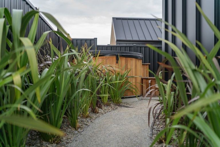 Photo of property in 60 Farrant Drive, Wanaka, 9305