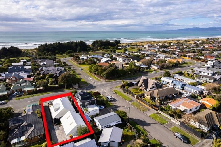 Photo of property in 17 Aston Drive, Waimairi Beach, Christchurch, 8083
