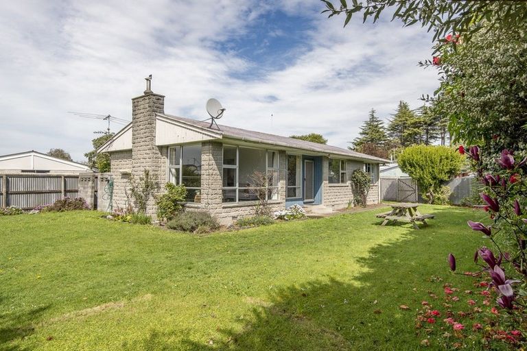 Photo of property in 22 Roswell Place, Islington, Christchurch, 8042