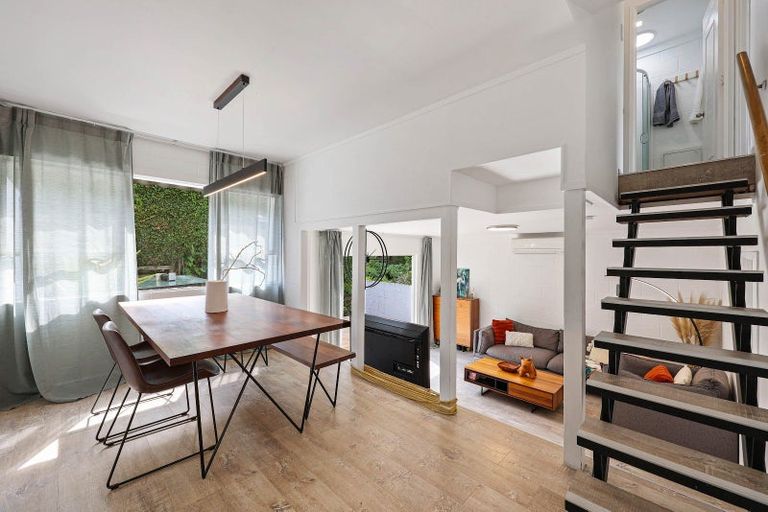 Photo of property in 3/52 Fruitvale Road, New Lynn, Auckland, 0600