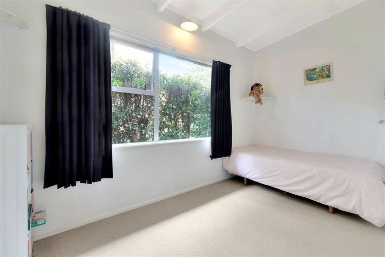 Photo of property in 6 Alwyn Avenue, Te Atatu South, Auckland, 0610