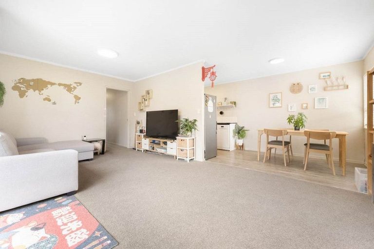 Photo of property in 2/12 Benchmark Drive, Massey, Auckland, 0614