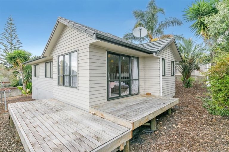 Photo of property in 189 Waimumu Road, Massey, Auckland, 0614