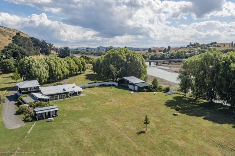 Photo of property in 797 Pourerere Road, Omakere, Waipawa, 4271