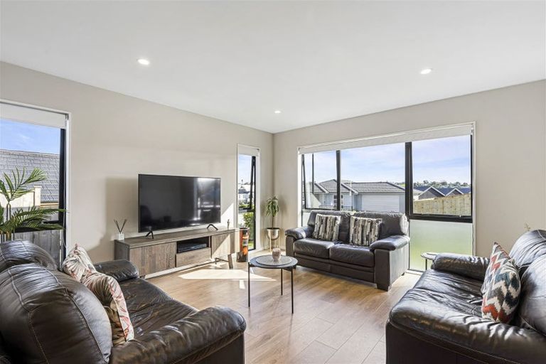 Photo of property in 39 Symes Drive, Red Beach, 0932