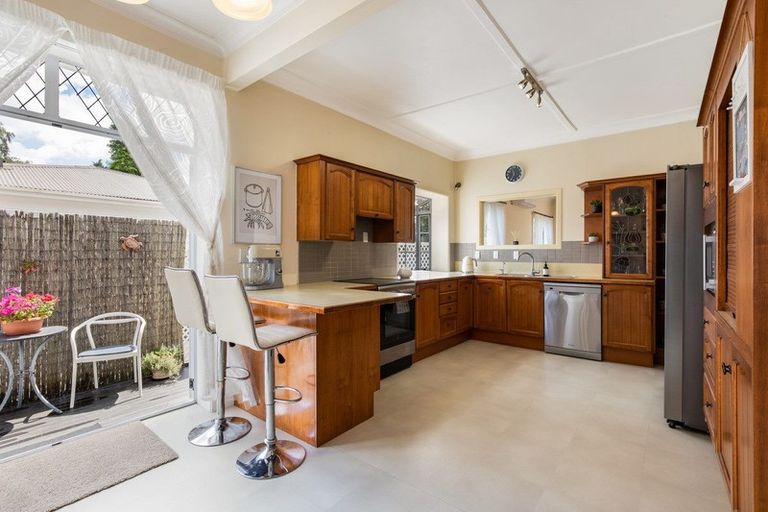 Photo of property in 129 Victoria Street, Cambridge, 3434