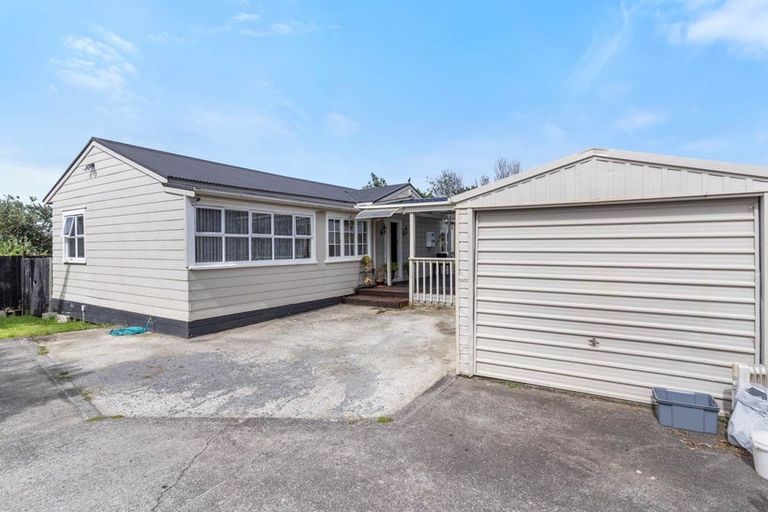 Photo of property in 2/13 Templeton Place, Clendon Park, Auckland, 2103