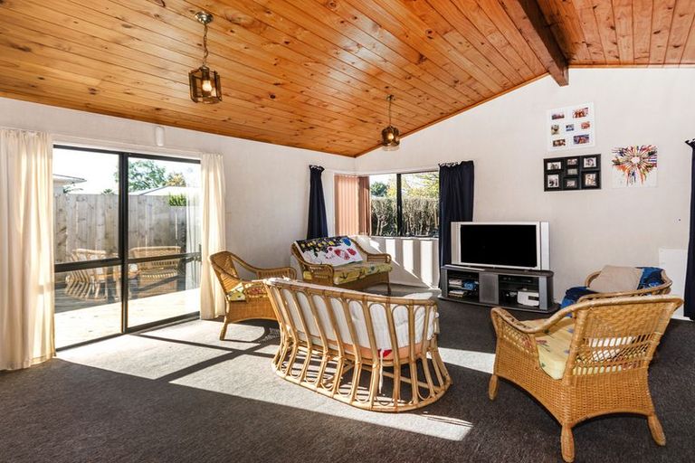 Photo of property in 2/16 Boundary Road, Opaheke, Papakura, 2113