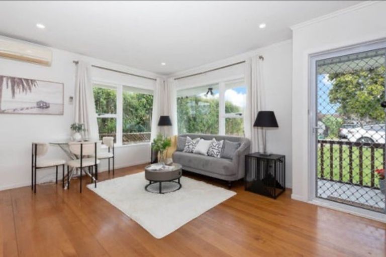 Photo of property in 1/35 Shakespeare Road, Milford, Auckland, 0620