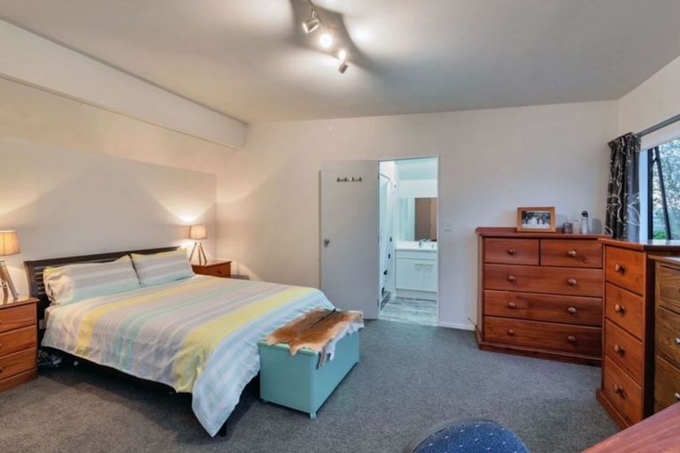 Photo of property in 1/10 Altair Place, Windsor Park, Auckland, 0632