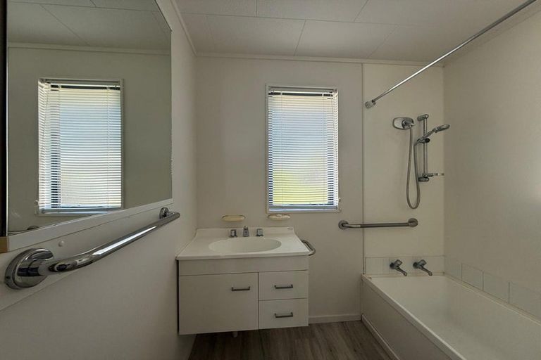 Photo of property in 2 Seaway Road, Clarks Beach, 2122