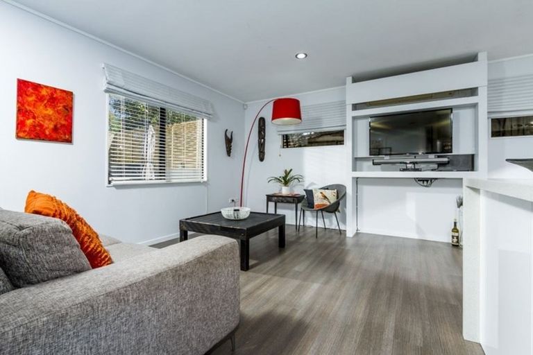 Photo of property in 2/23 Birchfield Road, Hauraki, Auckland, 0622